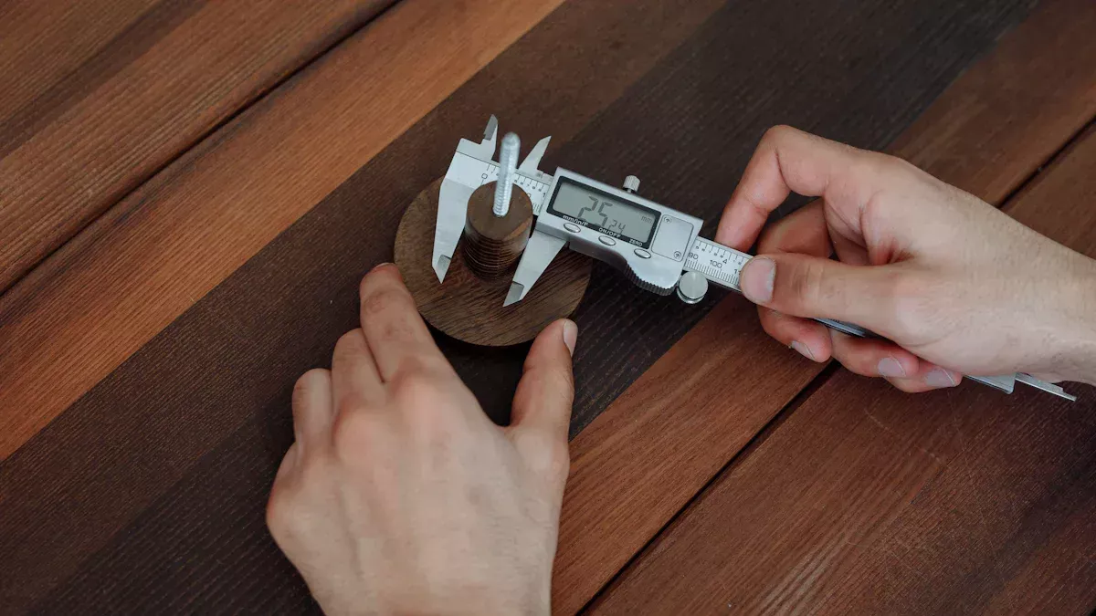 Cách đọc một caliper Vernier tính bằng inch và milimet