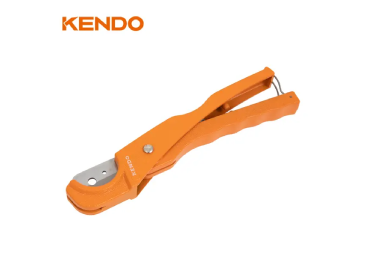 Dụng cụ nào được sử dụng để cắt ống nhựa?