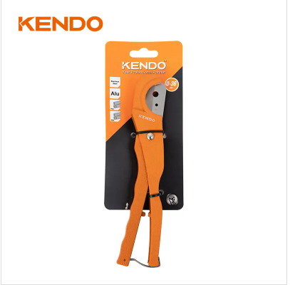 Dụng cụ nào được sử dụng để cắt ống nhựa?